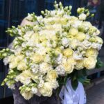 Букет из 75 роз 50 см и орхидеи