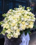 Букет из 75 роз 50 см и орхидеи