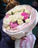 Букет из 75 роз 50 см и орхидеи