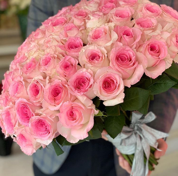 1596424493 29 p buketi gollandskikh roz instagram 44