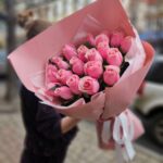 Букет из 25 роз 50 см в упаковке