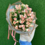 Букет из 9 веток кустовой розы