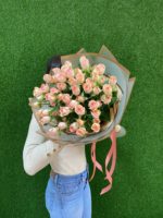 Букет из 9 веток кустовой розы