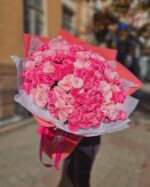 Букет из 25 веток кустовой розы микс