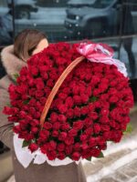 201 импортная роза в корзине
